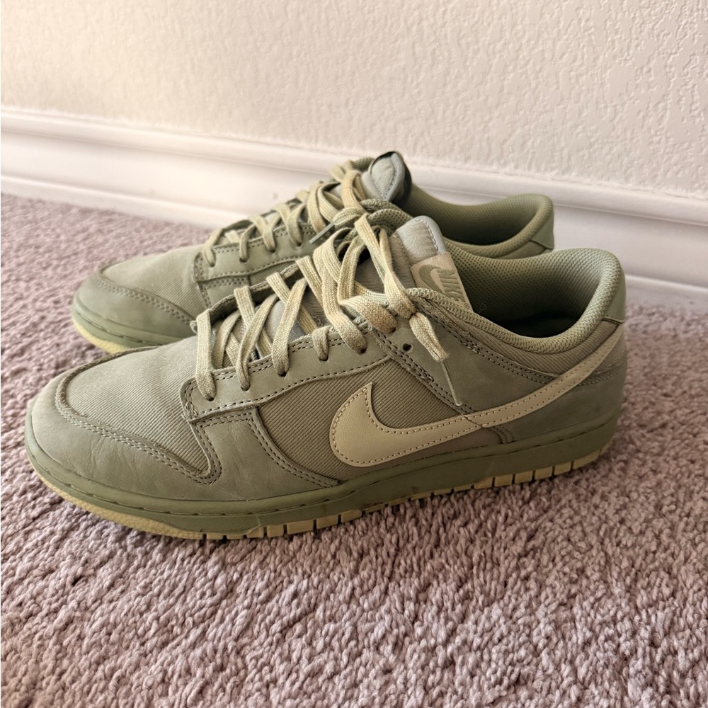 Dunk Low Nike Men's Sage Green Sneakers